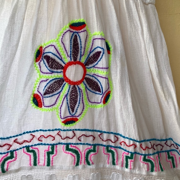 Shipibo Hand-Embroidered White Ceremony Dress with Hummingbirds - Picture 3 of 4